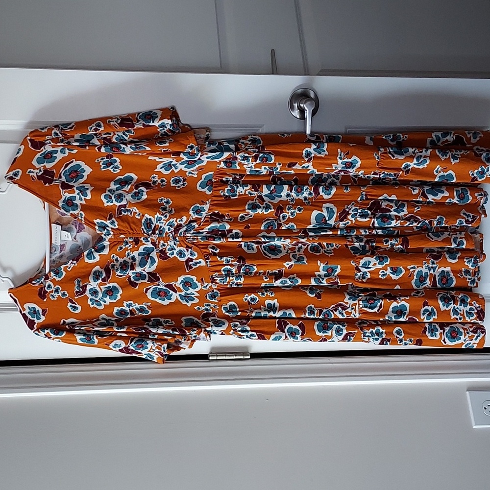 Ava -Viv short sleeve midi dress orange with multi color print 1x